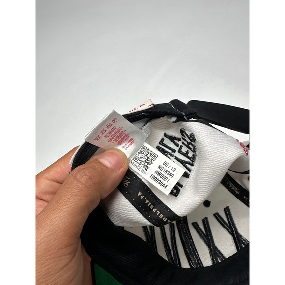 Mitchell & Ness Cross Colours 24K Magic World Tour White Black Snapback Hat - Picture 5 of 8